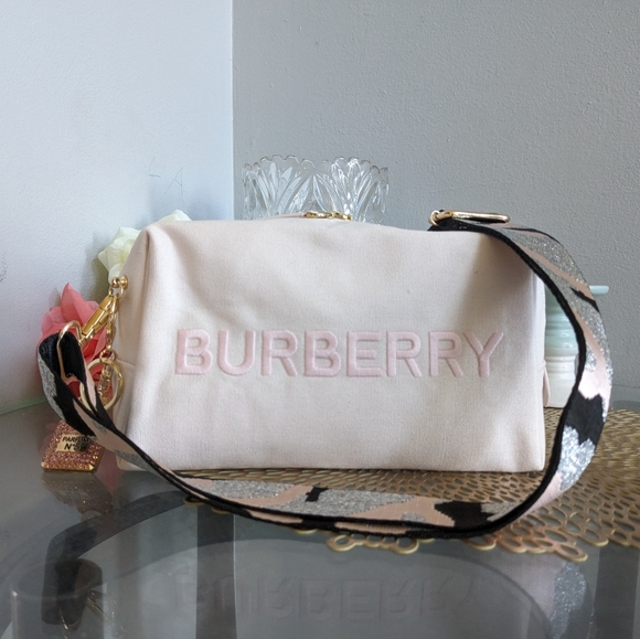 Burberry - Picture 5 of 10